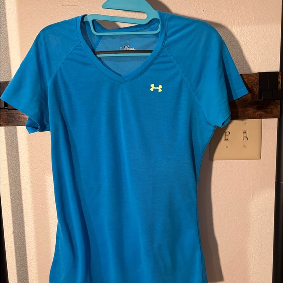 Under Armour‎ Women's Blue Athletic Top - Picture 1 of 4